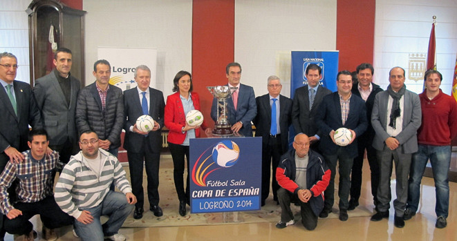 Fotografia de familia de la presentacion de la XXV Copa de Espana 'Logrono 2014''