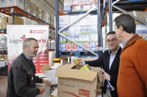 Logroño Deporte muestra su cara más solidaria con la entrega de 553 kilos de comida al Banco de Alimentos de La Rioja, recogidos durante la campaña “Deporte por un Kilo”
