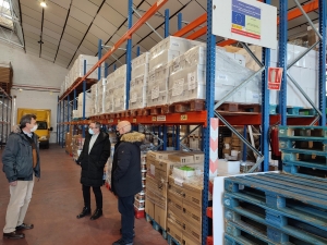 Logroño Deporte entrega al Banco de Alimentos los 314 kilos de comida recogidos en la iniciativa “Deporte por un Kilo”