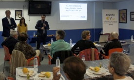 El polideportivo de Lobete acoge un taller de desayuno saludable para personas mayores