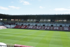 Logroño Deporte replantará el césped del Estadio de Las Gaunas durante el verano  y cambiará 2.250 butacas