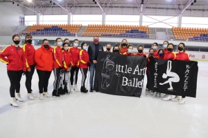 Antoñanzas trasmite a los equipos de ballet y de artístico del Club Hielo Rioja el apoyo de la ciudad ante su participación en la Copa Federación de España de patinaje sobre hielo