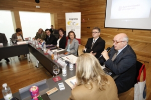 La alcaldesa acuerda con las ciudades hermanadas la promoción de Logroño asociada al deporte y la calidad de vida