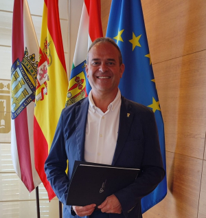 Los tres clubes de fútbol de referencia en Logroño, Dux, UDL y SDL jugarán en el Estadio Municipal de Las Gaunas en la temporada 2025/2026