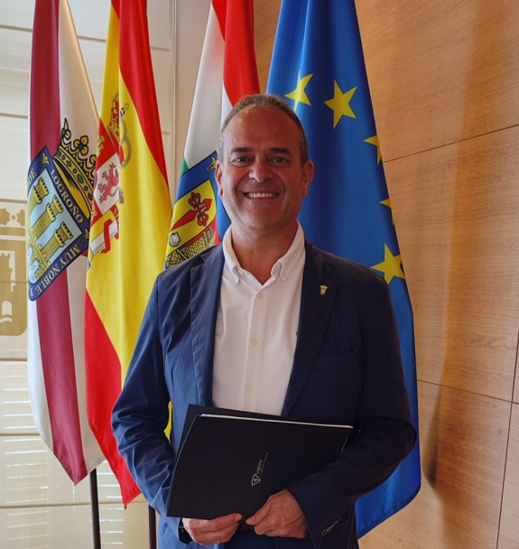 Los tres clubes de fútbol de referencia en Logroño, Dux, UDL y SDL jugarán en el Estadio Municipal de Las Gaunas en la temporada 2025/2026