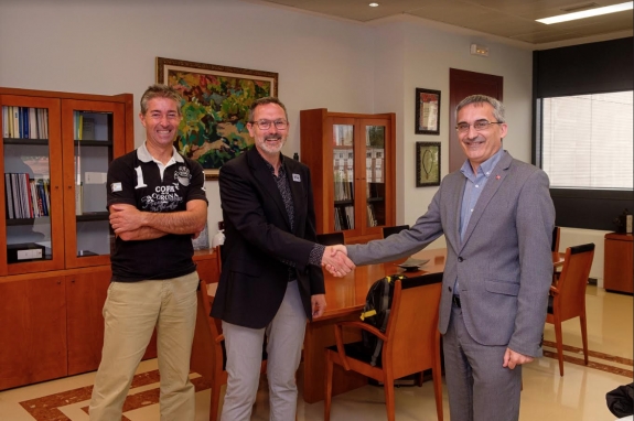 Antoñanzas confirma su compromiso con la Universidad de La Rioja en materia de deporte y propone abrir nuevas vías de colaboración destinadas al sector juvenil de Logroño