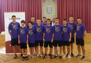 Felipe Royo ha recibido a los jugadores de la EDF Logroño que participarán en un cuadrangular que se celebrará en Brescia