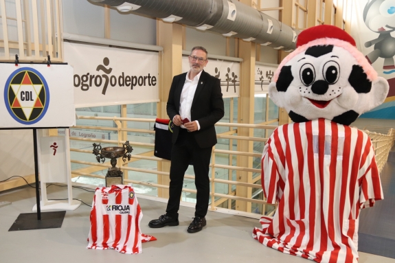 Logroño Deporte recupera trofeos, equipaciones y material del Club Deportivo Logroñés y los expondrá de forma permanente en el Estadio Las Gaunas