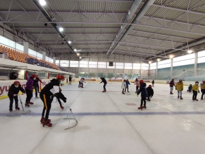 2.600 alumnos de colegios de Logroño patinarán este curso en la Pista de Hielo de Lobete dentro de la campaña escolar