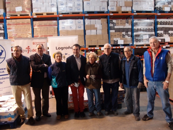 Logroño Deporte entrega al Banco de Alimentos 640 kilos de comida recogidos en las instalaciones deportivas municipales con motivo de la &#039;operación kilo&#039;