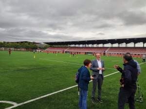 Antoñanzas compromete un programa continuo de mejora de los campos de fútbol de la ciudad tras la renovación de los dos primeros en Pradoviejo