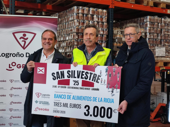 Entrega de 3.000 euros al Banco de Alimentos recaudados en la XLI Carrera San Silvestre de Logro&ntilde;o