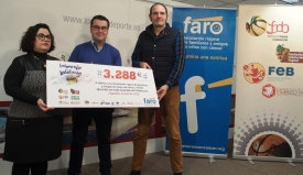 Javier Merino entrega a FARO un cheque de 3.288 euros, cantidad recaudada en el partido benéfico organizado por la Federación de Baloncesto con la colaboración de Logroño Deporte