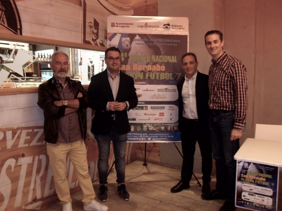 Javier Merino destaca la importancia del fomento del deporte base durante la presentación del Torneo Nacional San Bernabé Alevín Fútbol 7 del Valvanera CD