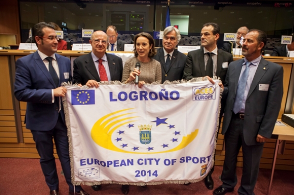 La alcaldesa ha recibido en el Parlamento Europeo el reconocimiento de Ciudad Europea del Deporte 2014