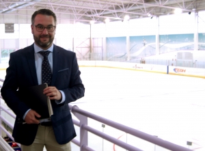 Javier Merino visita la ‘Pista de Hielo’ del CDM Lobete en el día de su reapertura de puertas, de cara a la temporada 2018-2019